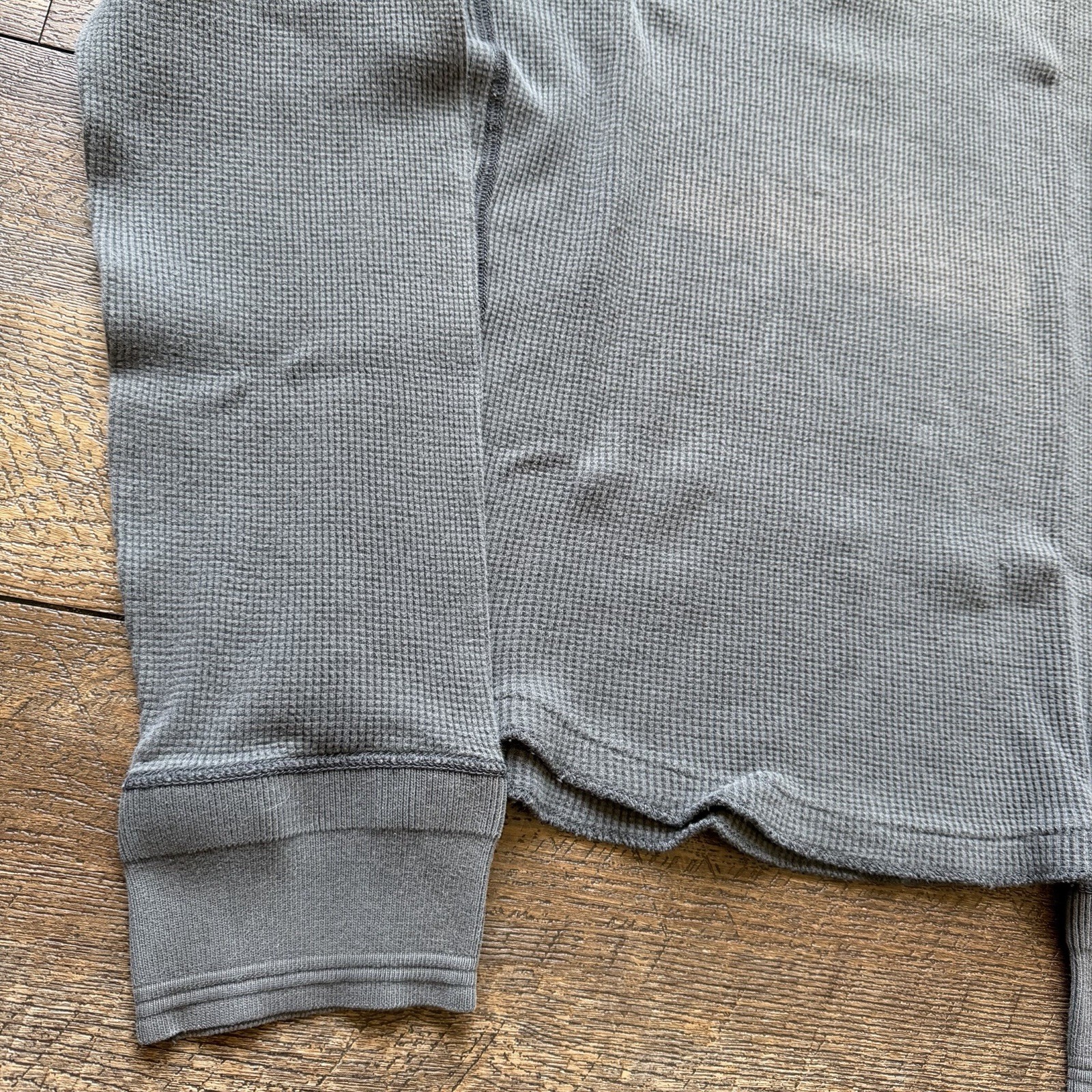 VTG Y2K Mens M Gray Abercrombie & Fitch Waffle Knit Henley Thermal Muscle Shirt gallery