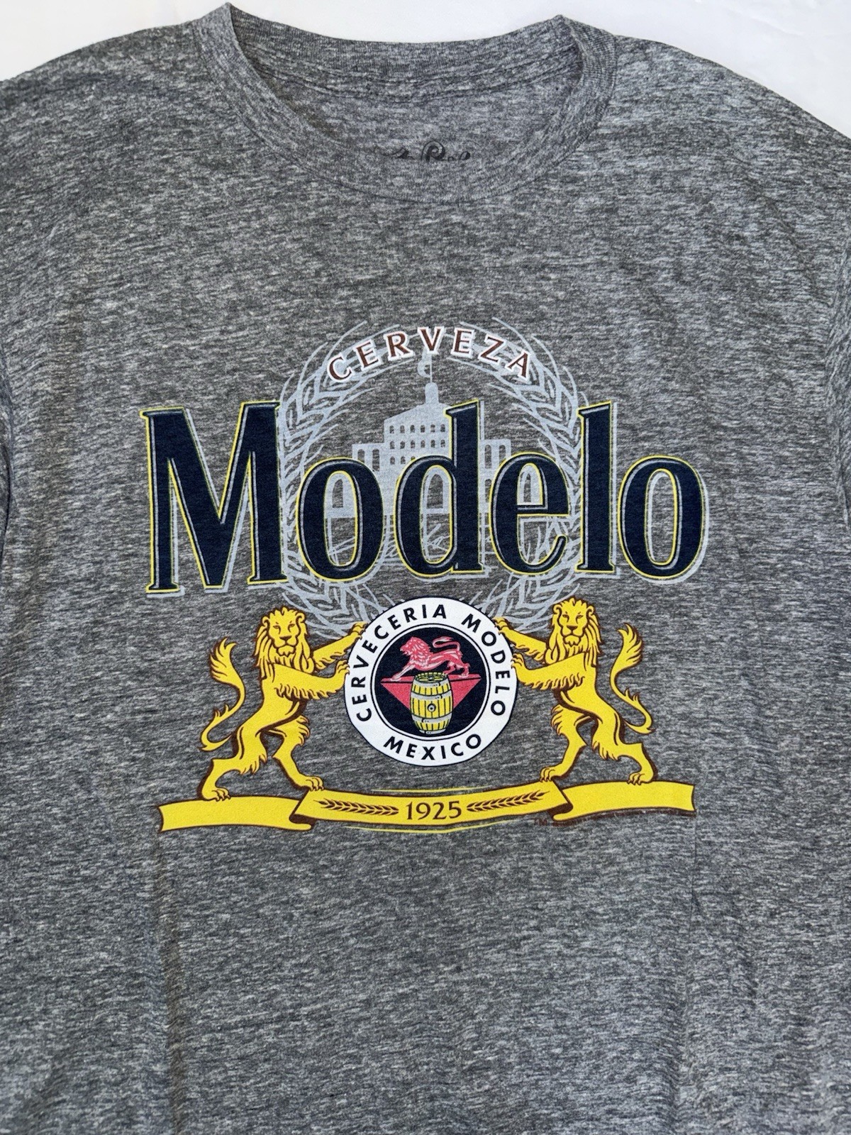 Modelo Crest Tee Men's M Tee Luv Gray Short Sleeve Crew Neck Tshirt New gallery