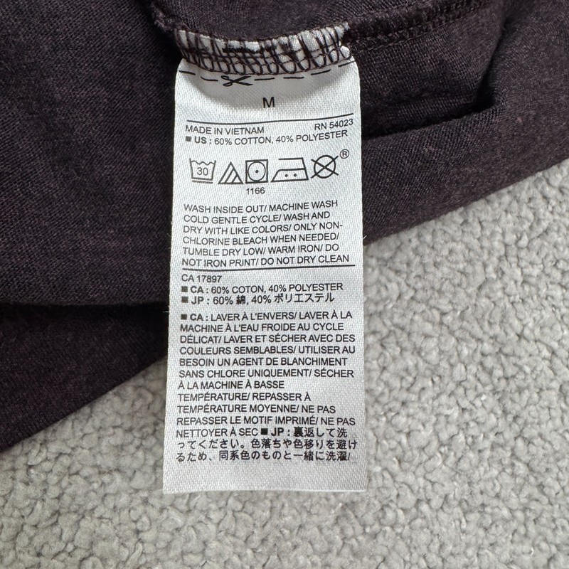 Banana Republic Premium Wash Basic V-Neck T-Shirt Mens Medium Dark Purple Tee gallery