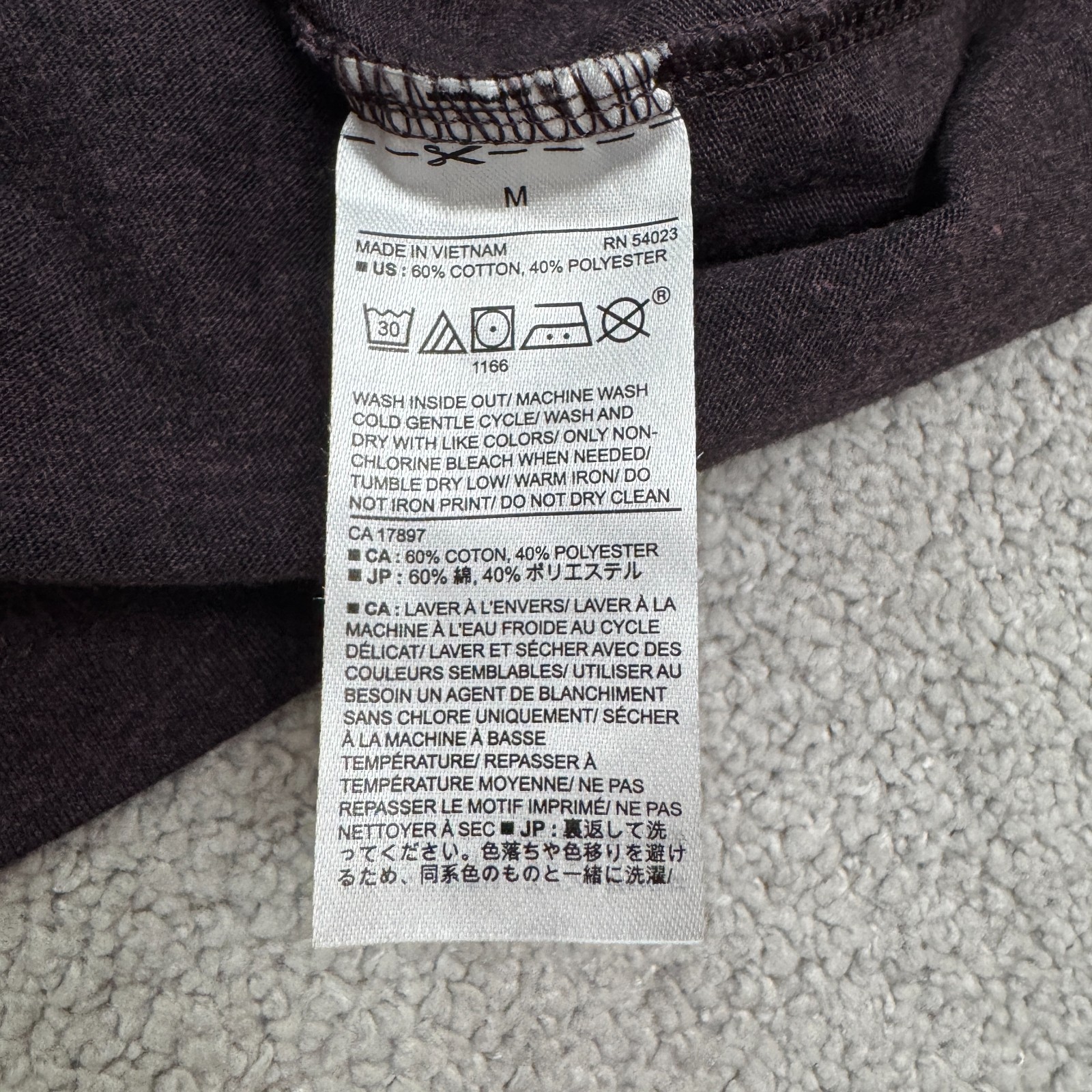 Banana Republic Premium Wash Basic V-Neck T-Shirt Mens Medium Dark Purple Tee gallery