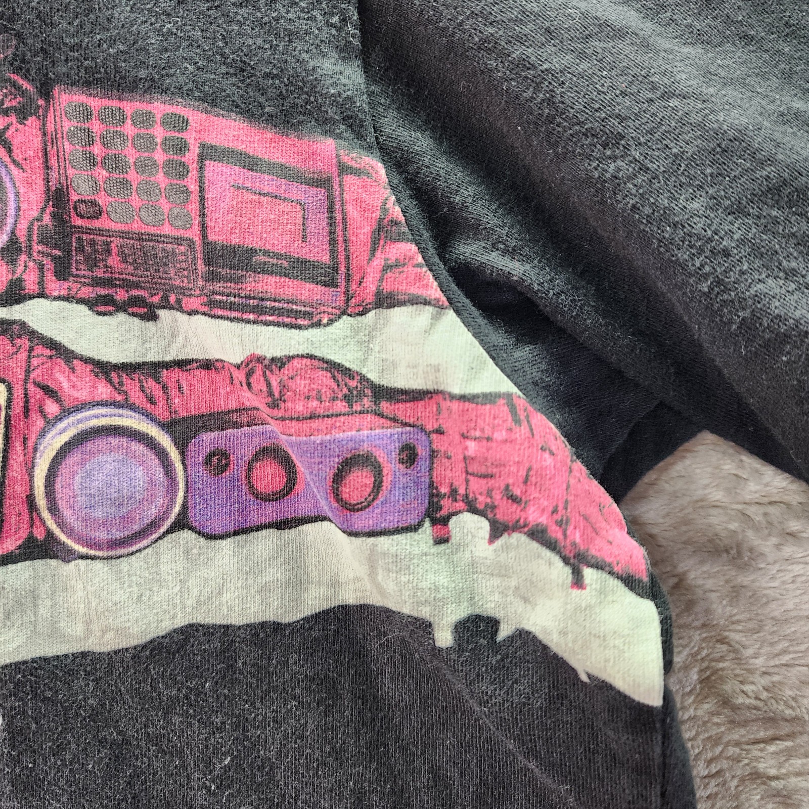 UNIQLO UTGP MoMA Astronaut Boombox Graphic Tee Men’s Medium Black Space Shirt gallery