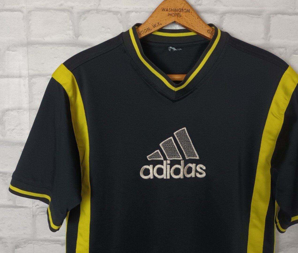 VINTAGE RETRO 80s 90s ADIDAS BRIGHT BOLD FESTIVAL ATHLETIC SPORTS T SHIRT TOP gallery