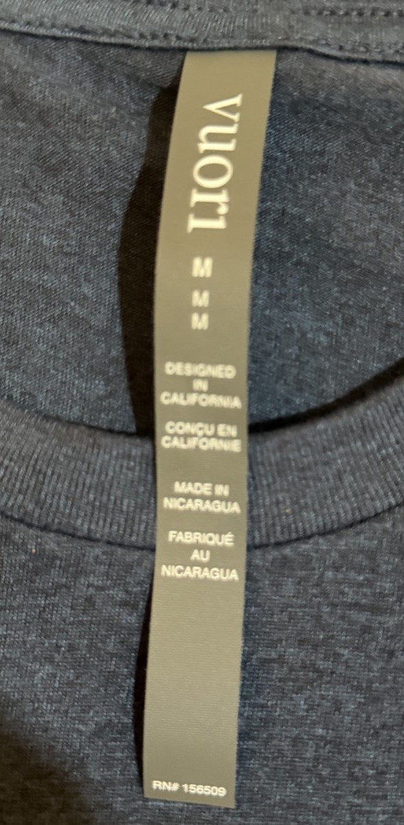 VUORI V1 WORDMARK LOGO MEN’S TEE NAVY COLOR SIZE MEDIUM NWT gallery