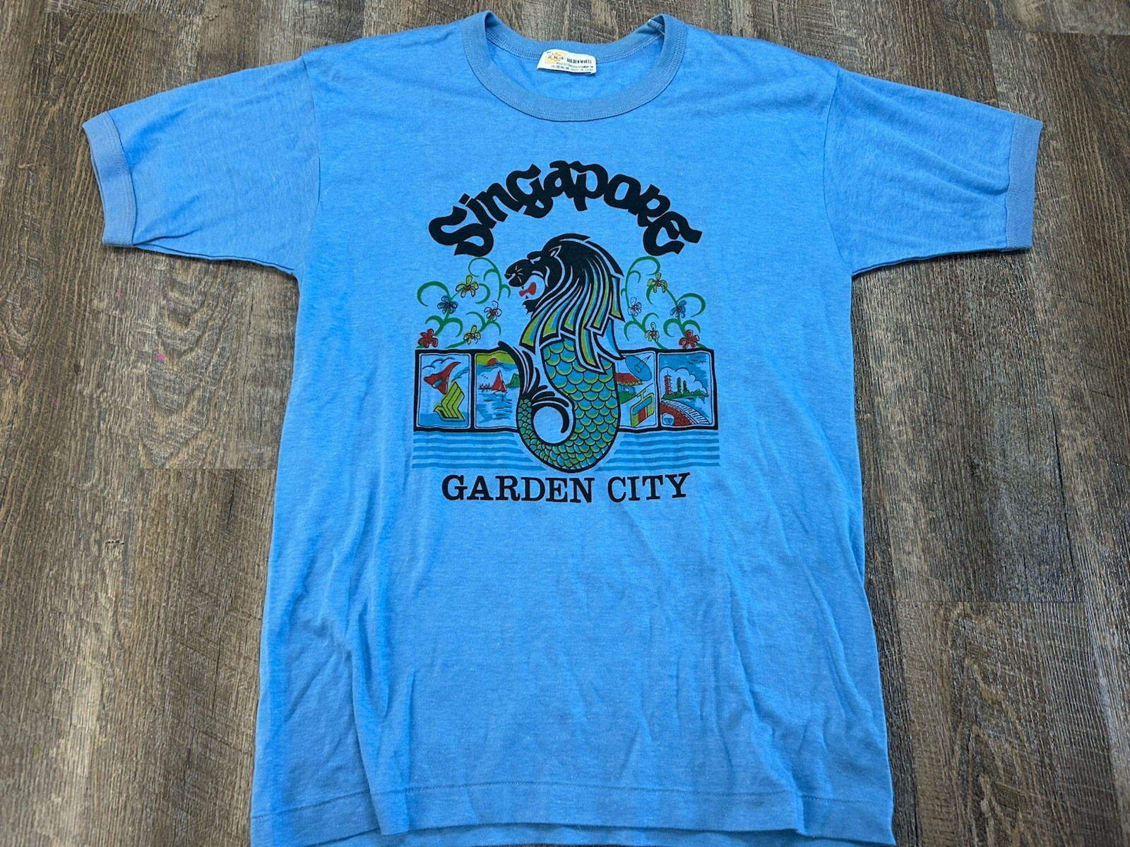 Vintage Singapore Garden City Golden Wheel Dragon Tee Size Medium 42 Blue