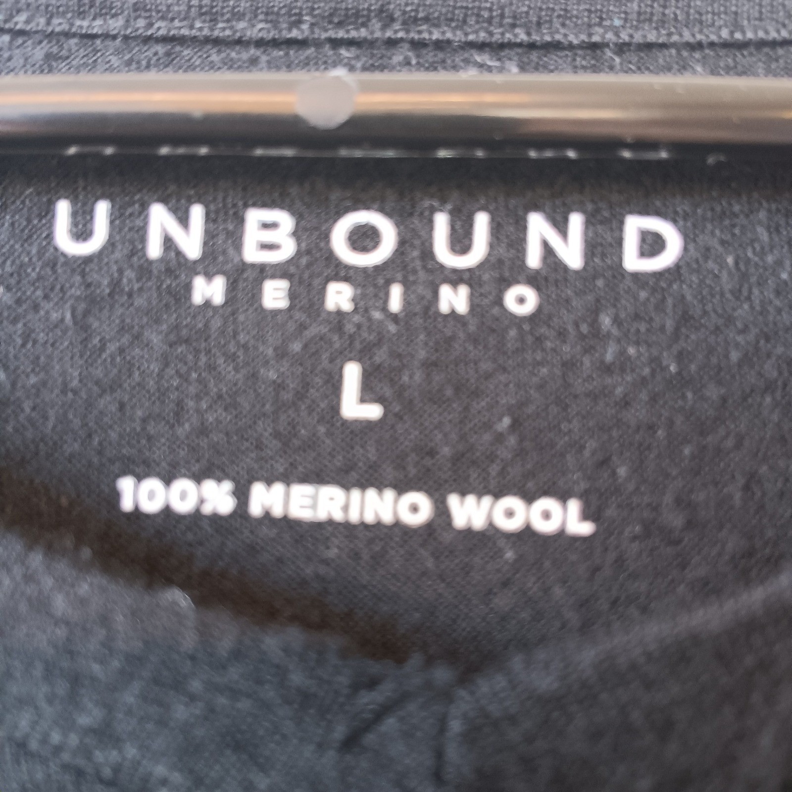Unbound Merino Men's Black 100% Merino Wool V-Neck T-Shirt Size L gallery