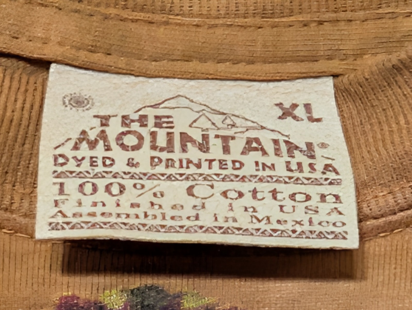 The Mountain Mens T-shirt Vintage 1999 Brown Bear Shield Flawed XL #6699 gallery