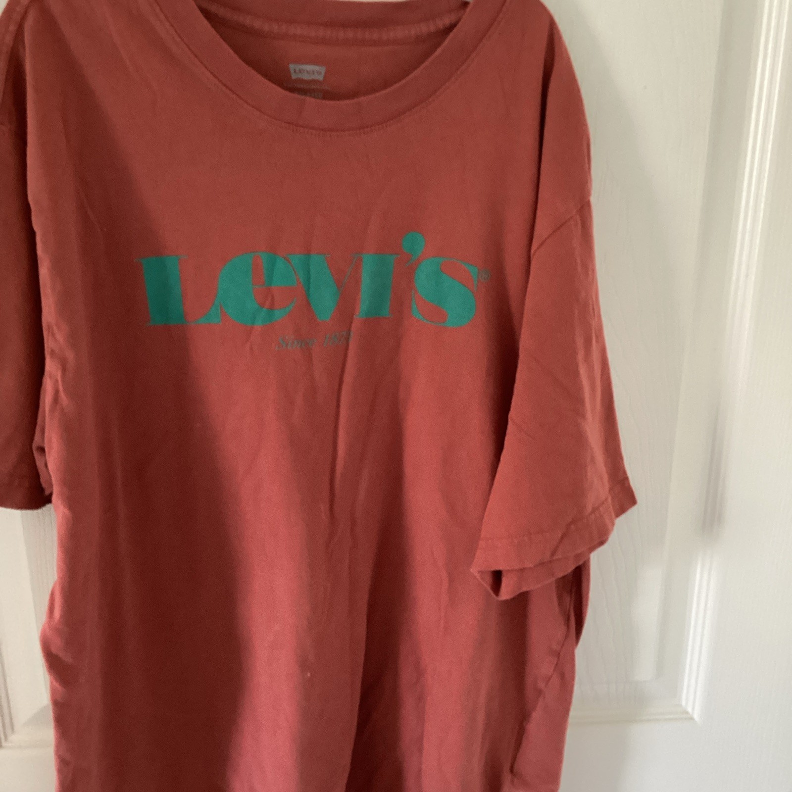 Levi's Relaxed Fit Logo Graphic Crew Neck T-Shirt Mens Red/Green Sz S gallery