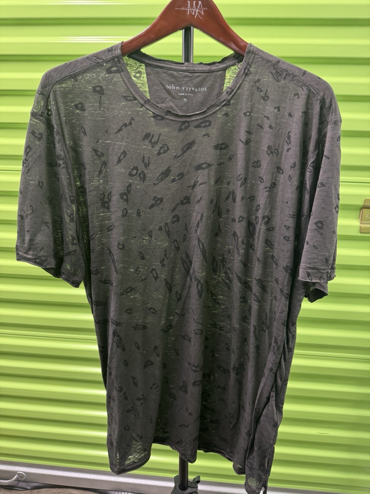 John Varvatos Men’s XL Gray Graphic Print Logo Crew Neck Short Sleeve Knit Tee gallery