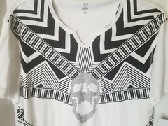 INC International Concepts Split V-Neck Short Sleeve Skull T-Shirt Size XL – NEW