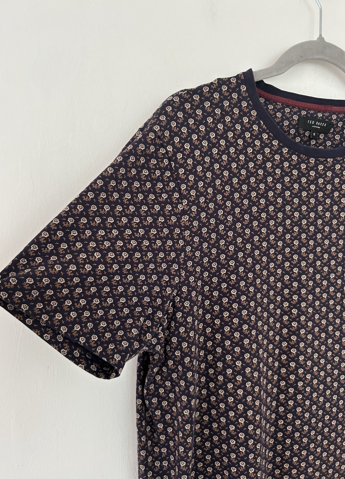 Ted Baker T-shirt Men's Floral Navy 100% Cotton Size 5 - UK XL gallery
