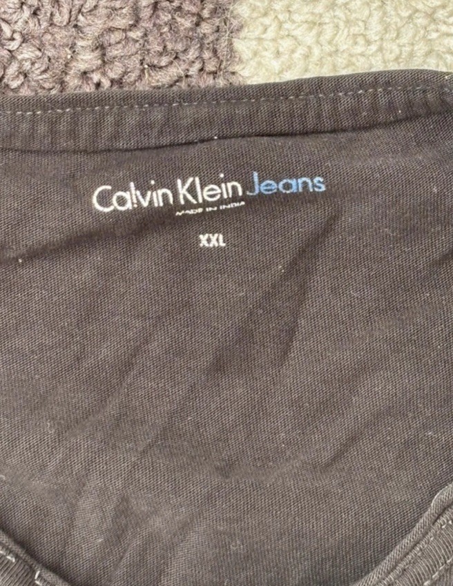 Calvin Klein Jeans Men's Black Graphic Logo V-Neck Short Sleeve T-Shirt 2XL gallery