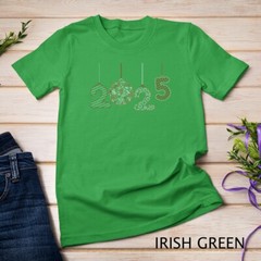 Minimalist 2025 Chic and Modern New Year Design Funny T-shirt Unisex T-shirt