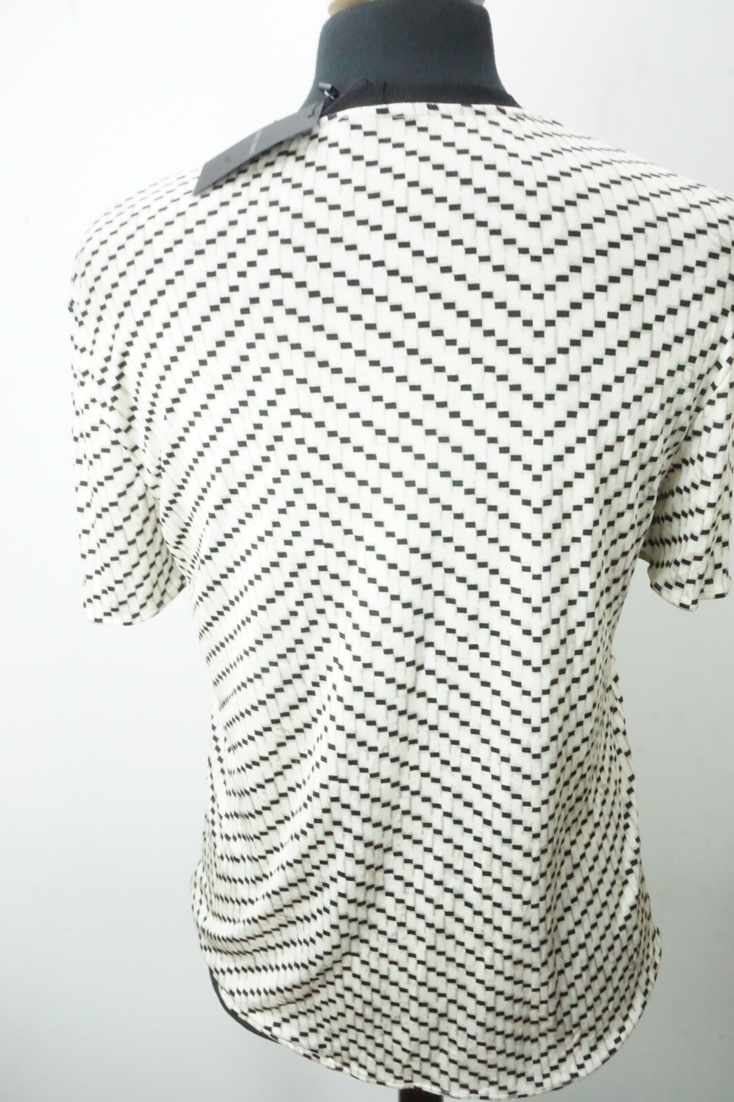 Giorgio Armani Black Label Beige Black Geometric 100% Silk T Shirt 48 NEW gallery