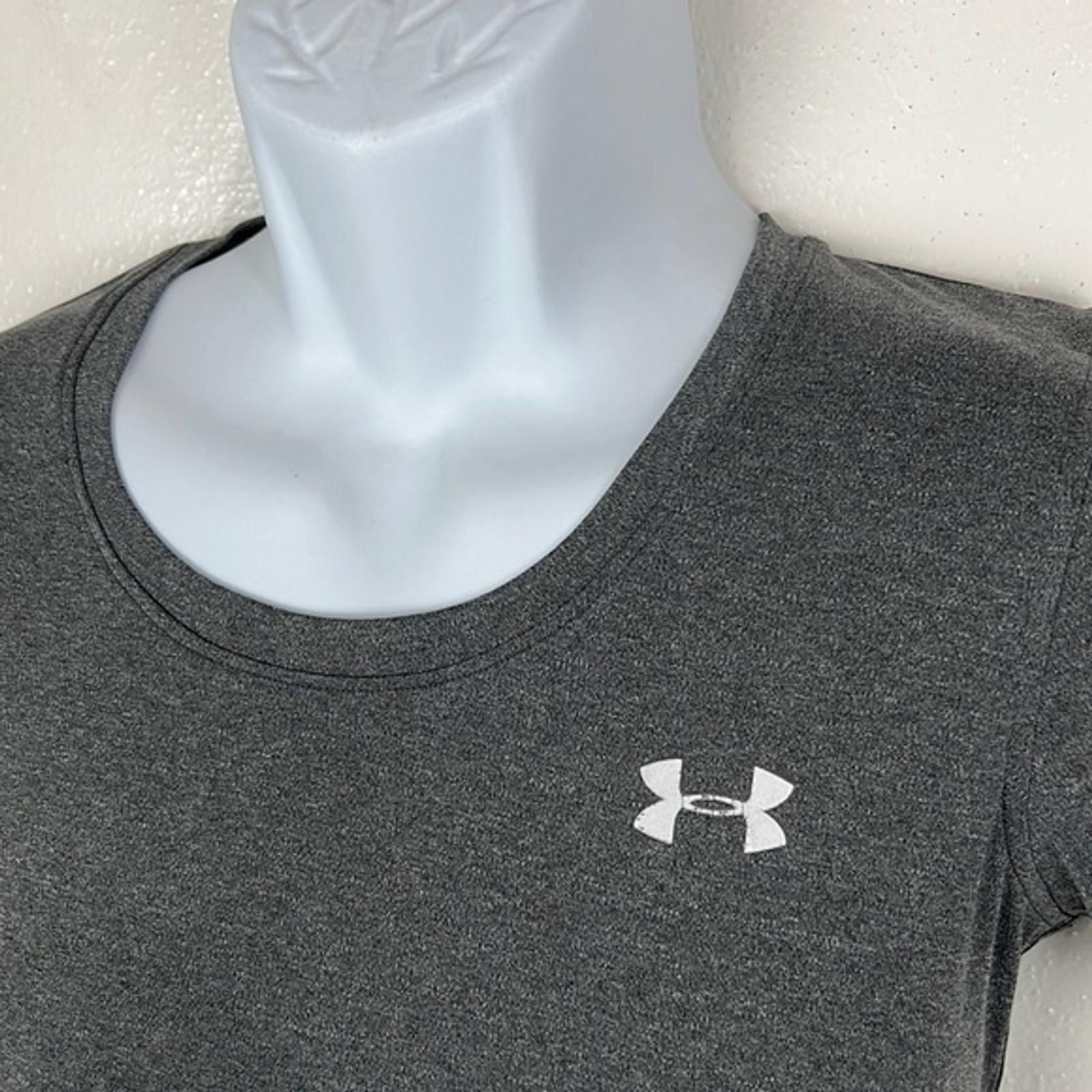 Under Armour Shirt Men Small Grey Semi Fitted Heat Gear Short Sleeve Activewear gallery