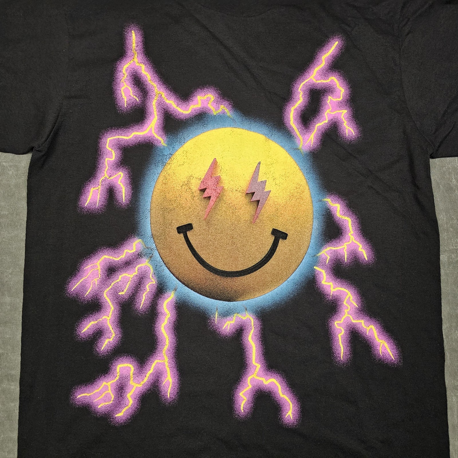 J Balvin Jose Tour Shirt Mens Large Black 2022 Lightning Smiley Face Concert Tee gallery
