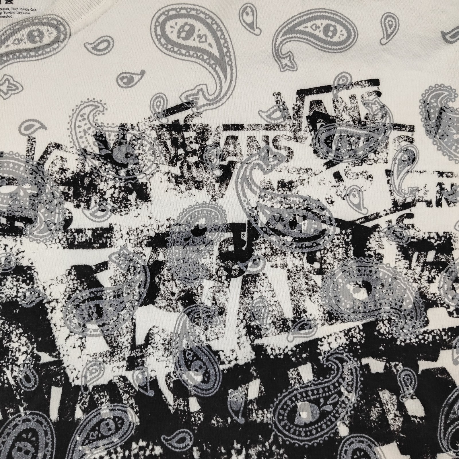 Vans T Shirt Men's XL White Black Paisley Bandana Graphic Short Sleeve Cotton gallery