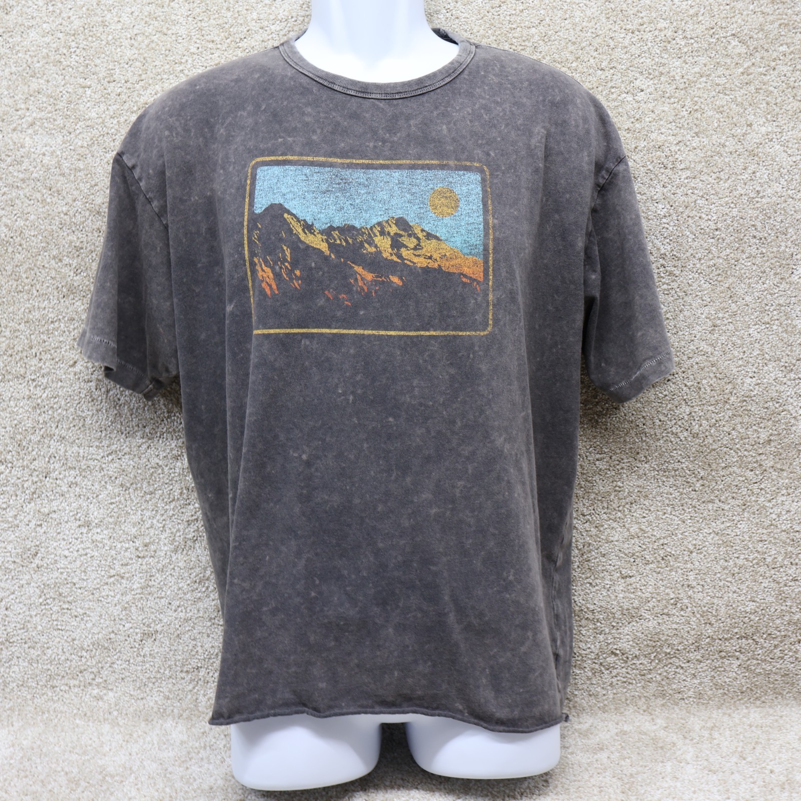 Old Navy Mens Large Graphic T Shirt Gray Mountain Cut Off Hem (see photo for fla
