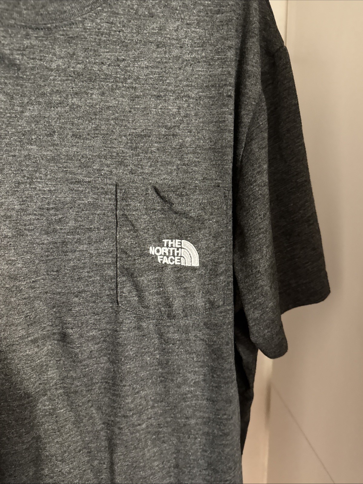 The North Face Mens Simple Logo Tri-Blend Short Sleeve Pocket T-Shirt gallery