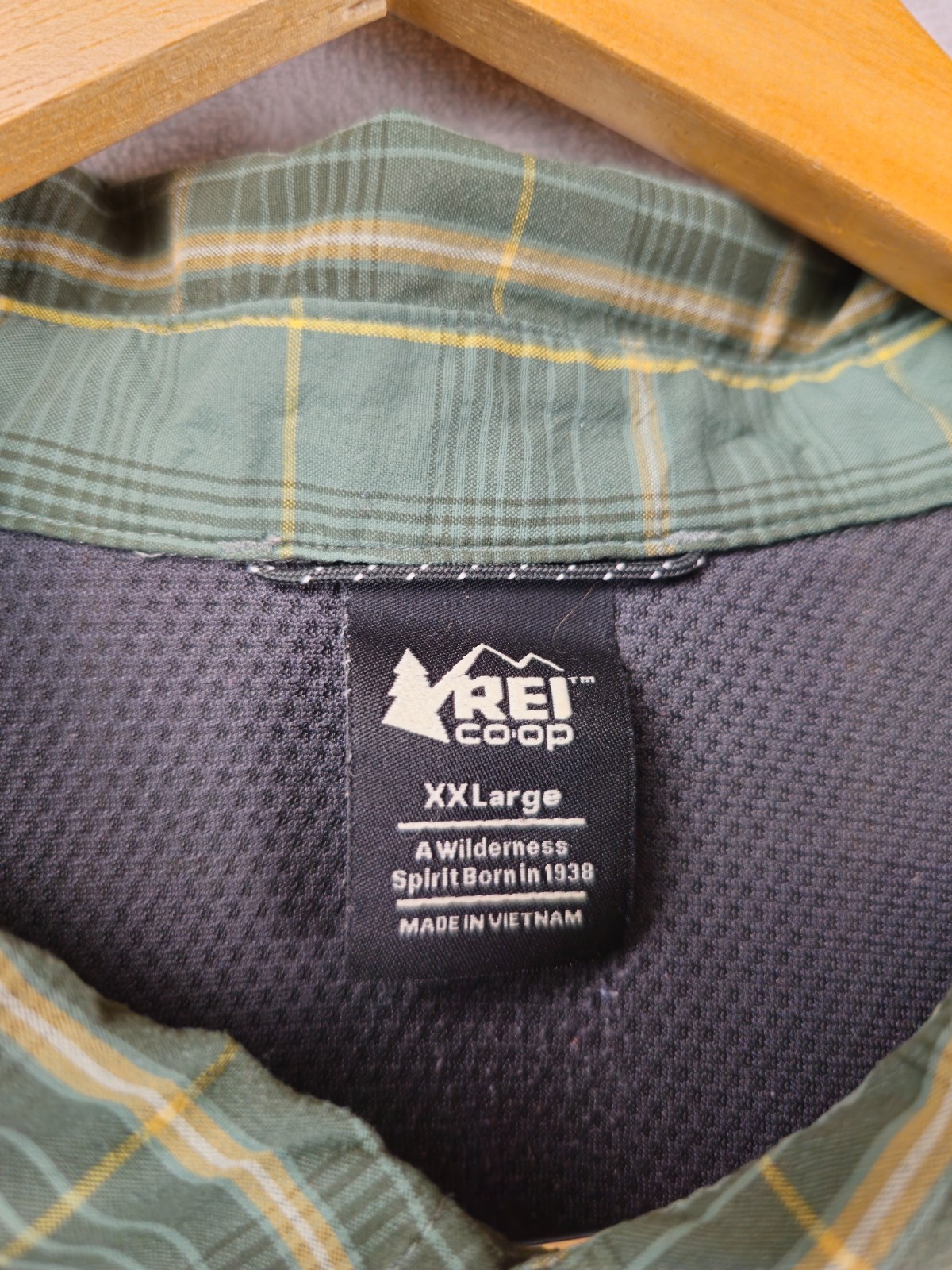 REI Co-Op Mens Sahara Shirt XXL Green Plaid Long Sleeve Button Up Outdoor Hiking gallery