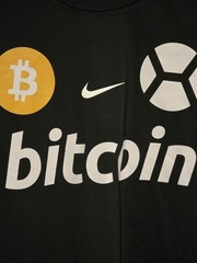 NIKE PRO Bitcoin Performance Shirt Men’s L Black Long Sleeve Polyester & Spandex
