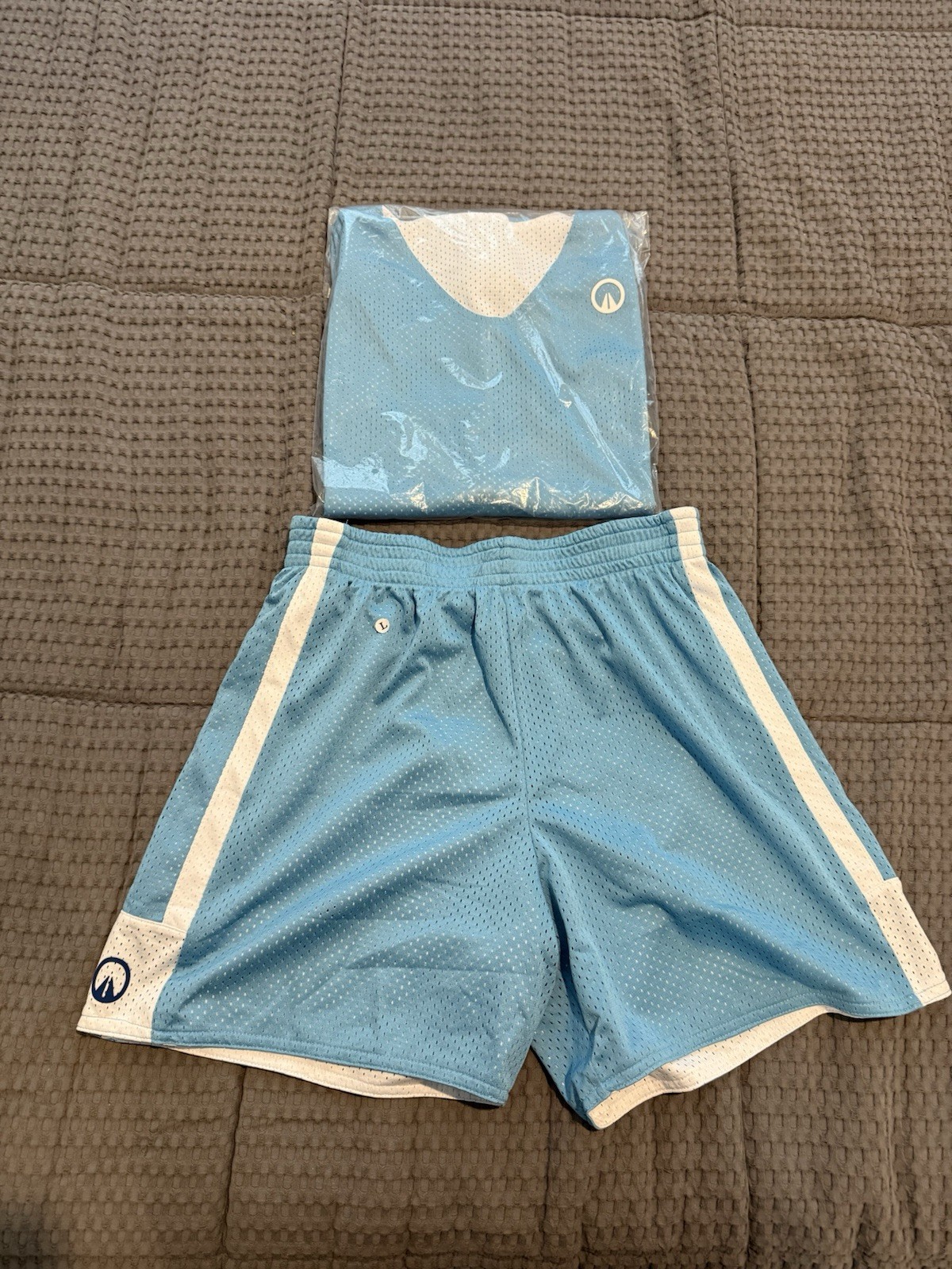 UNKNWN Reversible Mesh Jersey & Shorts Set (LeBron James Brand) – Men’s Size L gallery