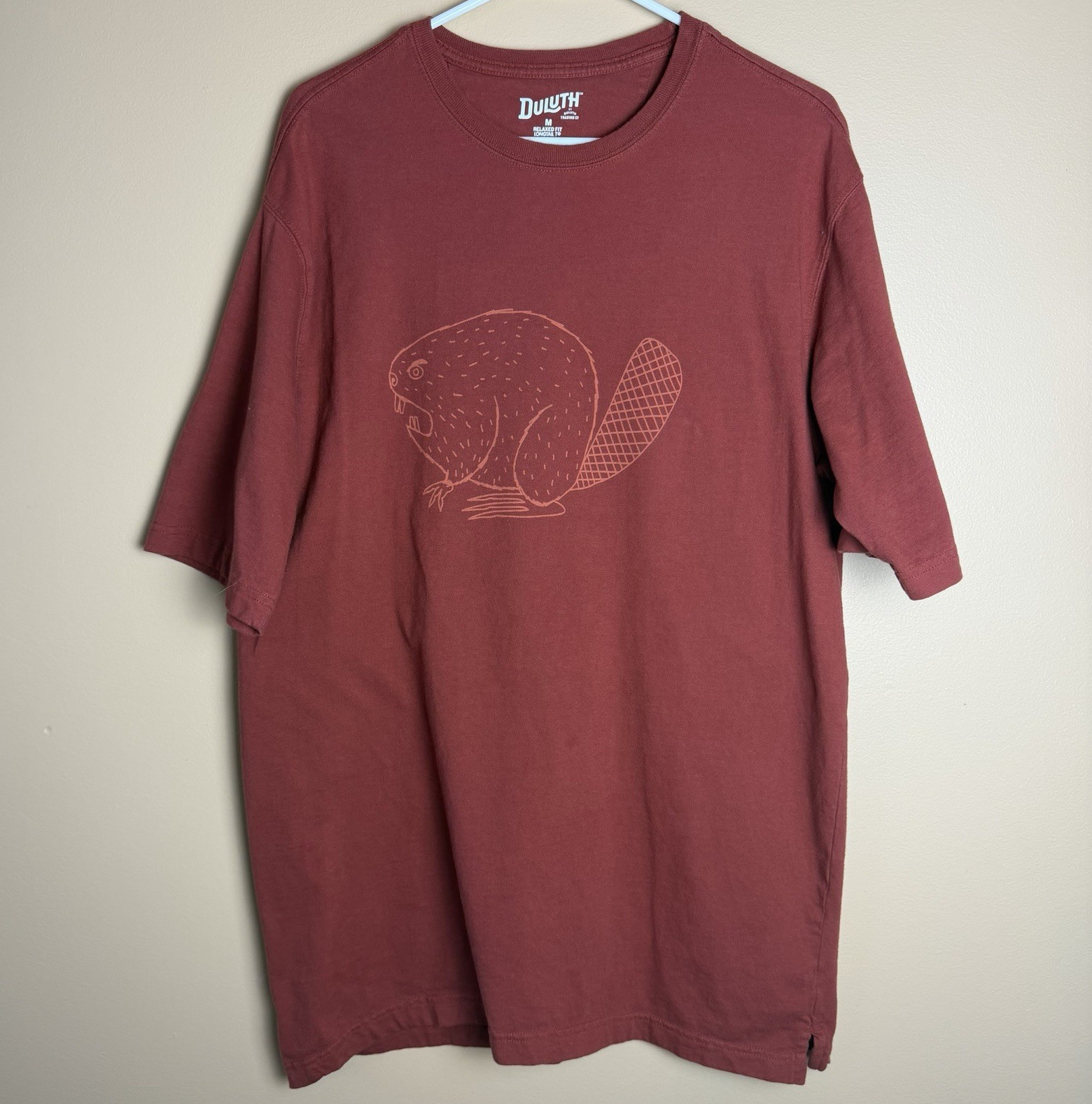 Duluth Trading Co Men’s Relaxed Fit Longtail Angry Beaver T-Shirt gallery