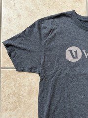 Vuori Men’s Short Sleeve Large Gray T-Shirt Sports Running Travel Classic Top