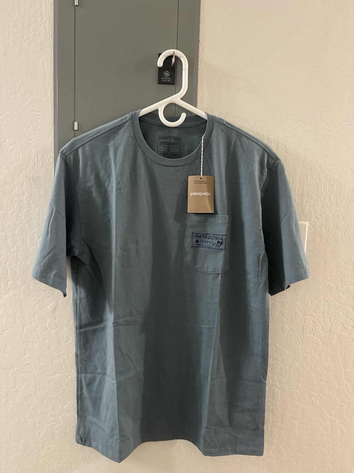 Patagonia M's Malama 'Aina Pocket T-Shirt - Hawaii 37852 Color: BLSG Size: S New gallery