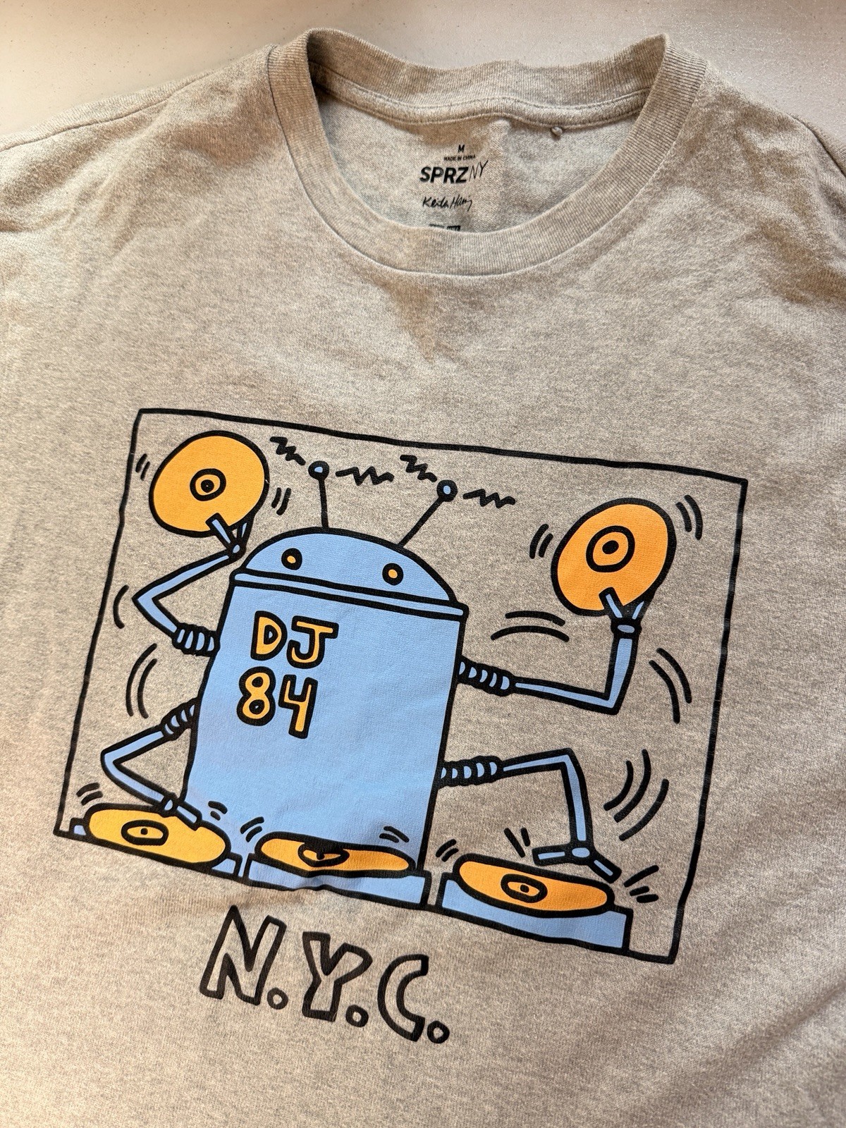 Uniqlo SPRZ NY Keith Haring DJ Robot NYC Graphic Tee T-Shirt Medium Gray