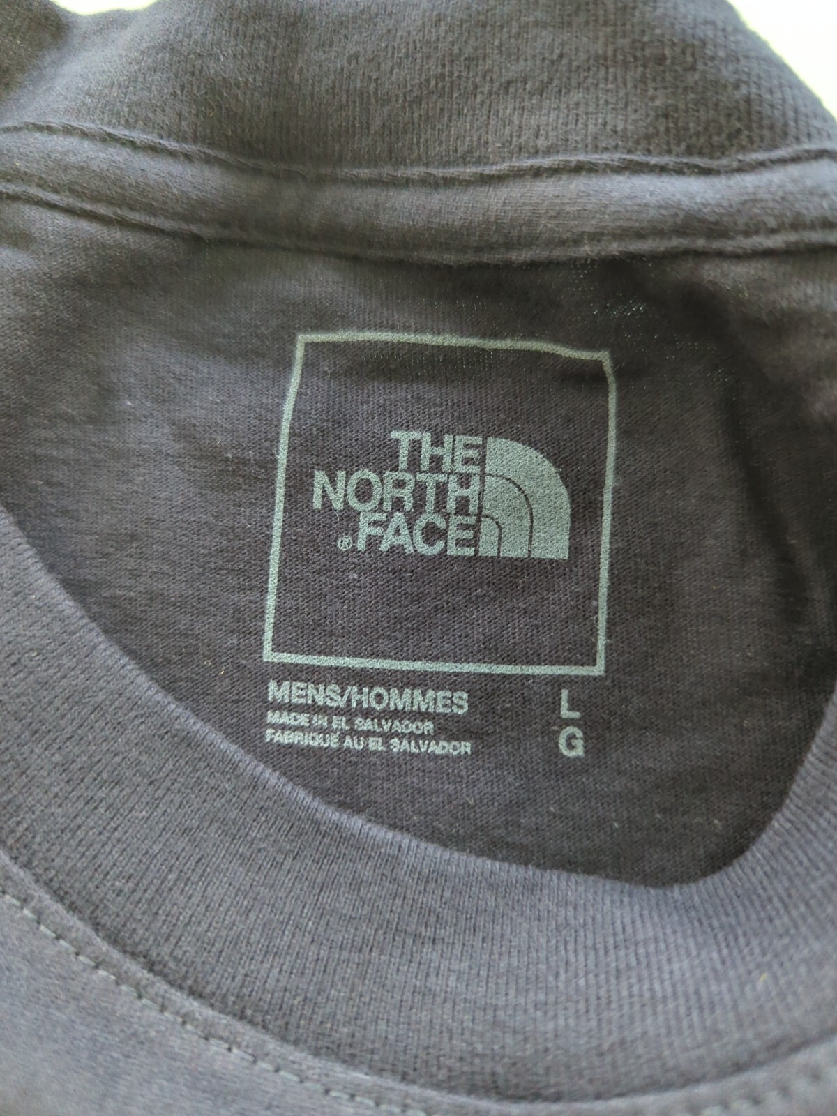 THE NORTH FACE Mens Boxed in Graphic Aviator Navy T Shirt Fish Sz L NF0A475ARG1 gallery