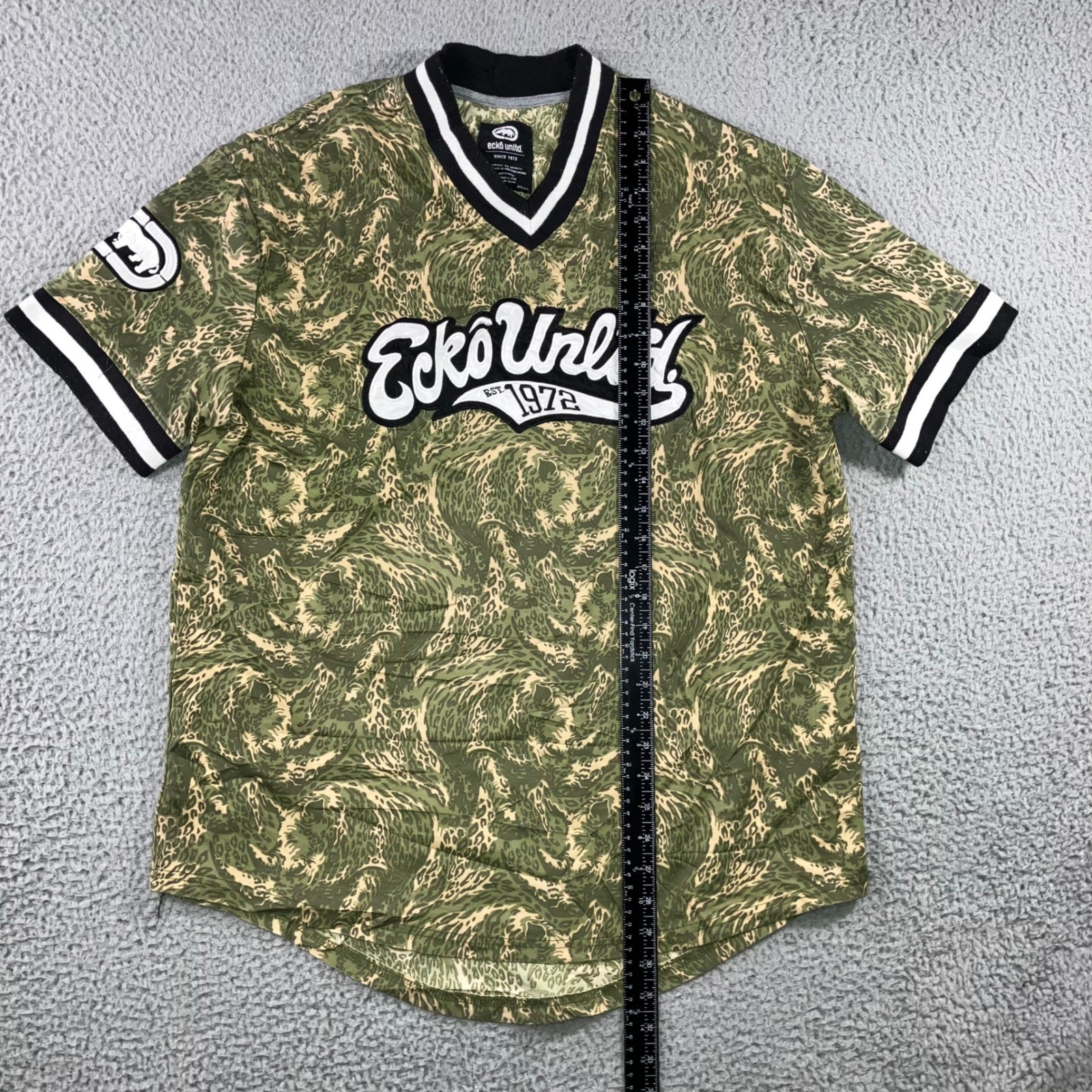 Ecko Unltd Jersey Shirt Men XL Green Camo Tiger Stripe V-Neck Y2K Gorpcore Vtg gallery