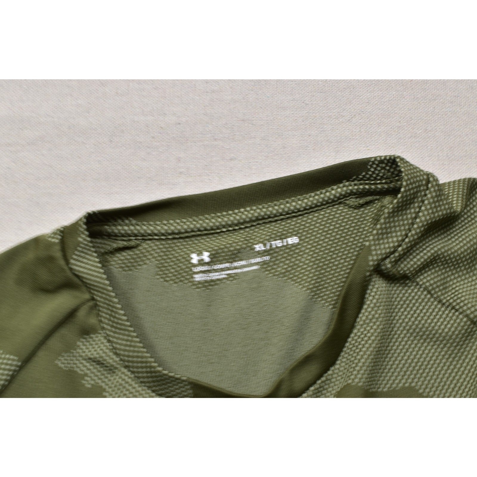 Under Armour Men XL Green Camo Seamless Performance Training T-Shirt Loose Fit gallery