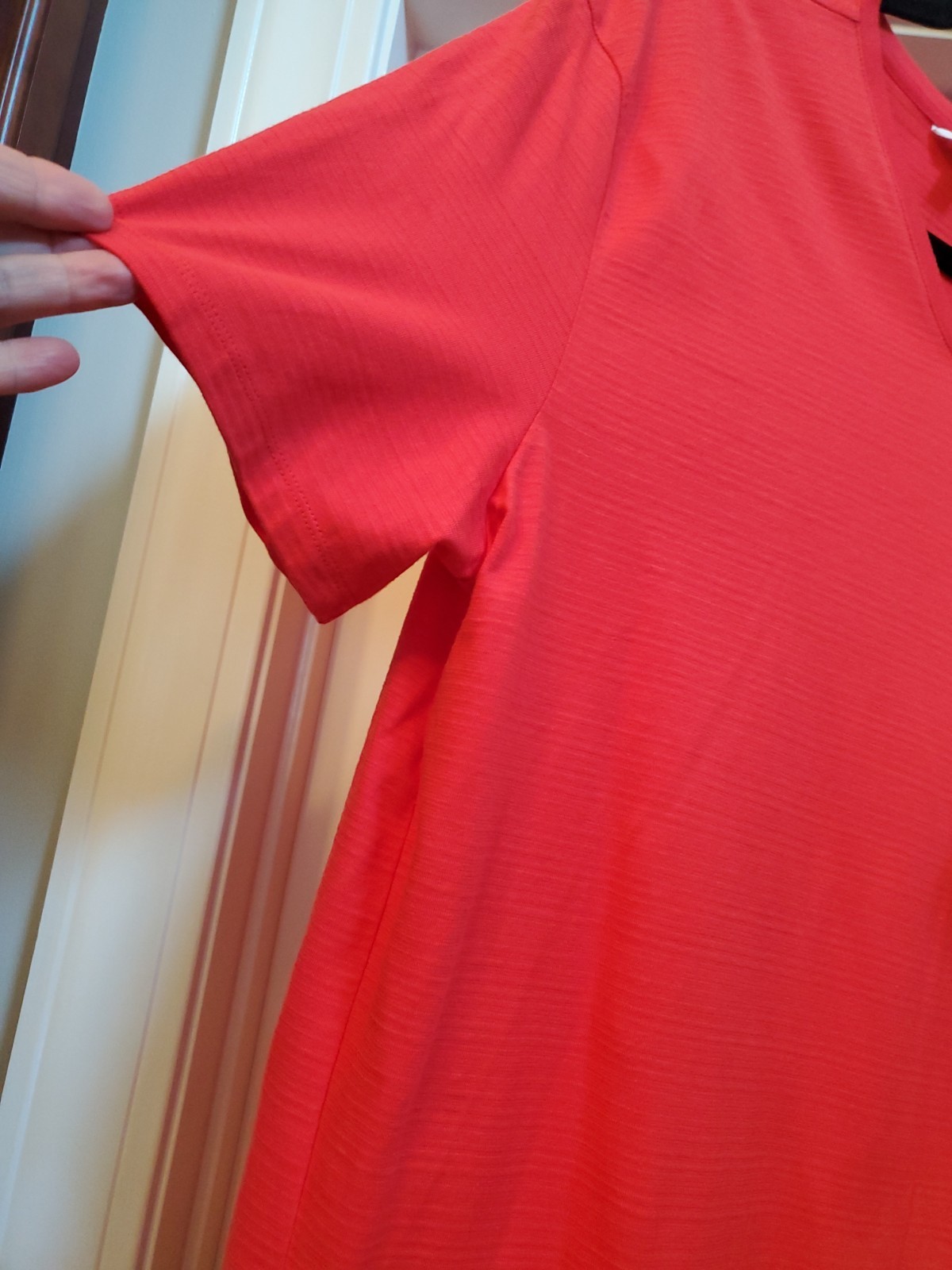 Calvin Klein V-neck TShirt~Sz Large~Men’s~Texture Silk-Like~Red~NEW gallery