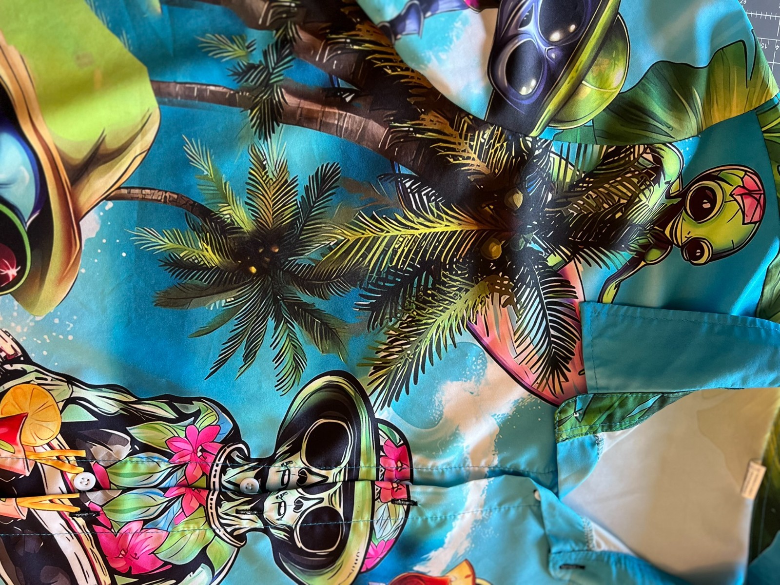 Novelty Alien Shirt Mens XL Party Hawaiian Button Up Casual Short Sleeve Graphic gallery