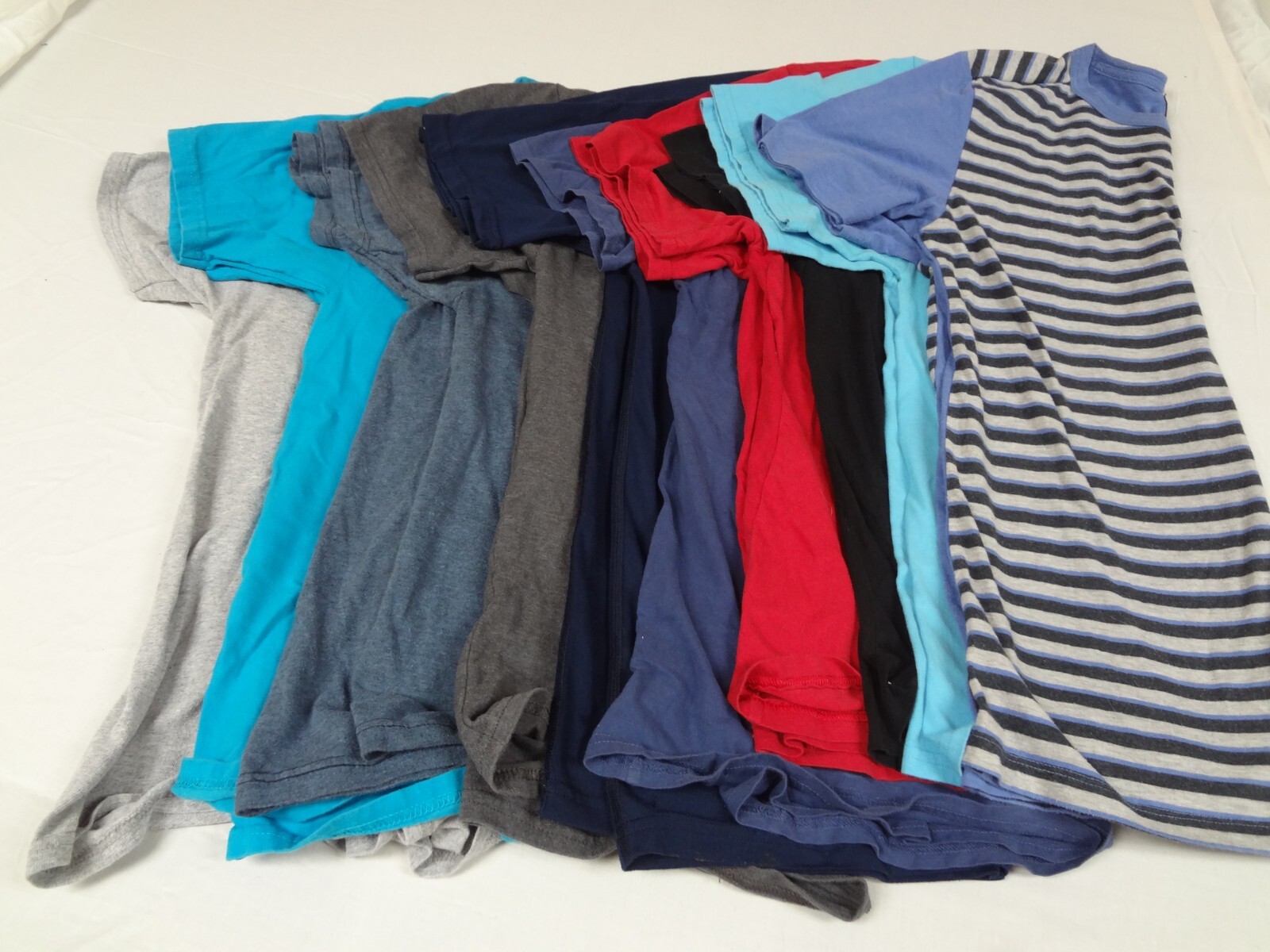 LOT OF 10 MEN'S SIZED T-SHIRTS (NOT SAME AS PICTURE) RANDOM LOTS W/ MINOR FLAWS gallery