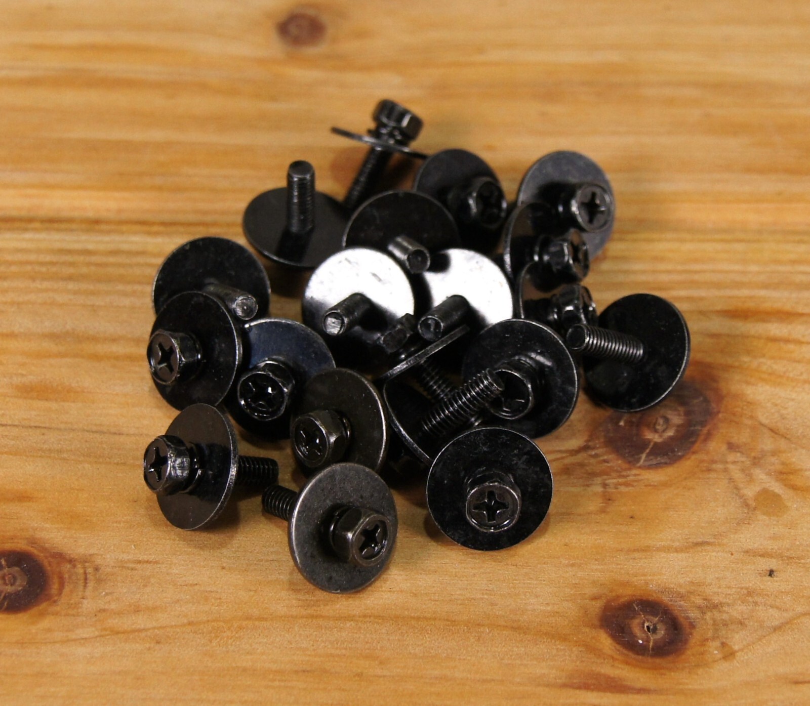 20 Drum Lug Screws M4X14 Black with Washers