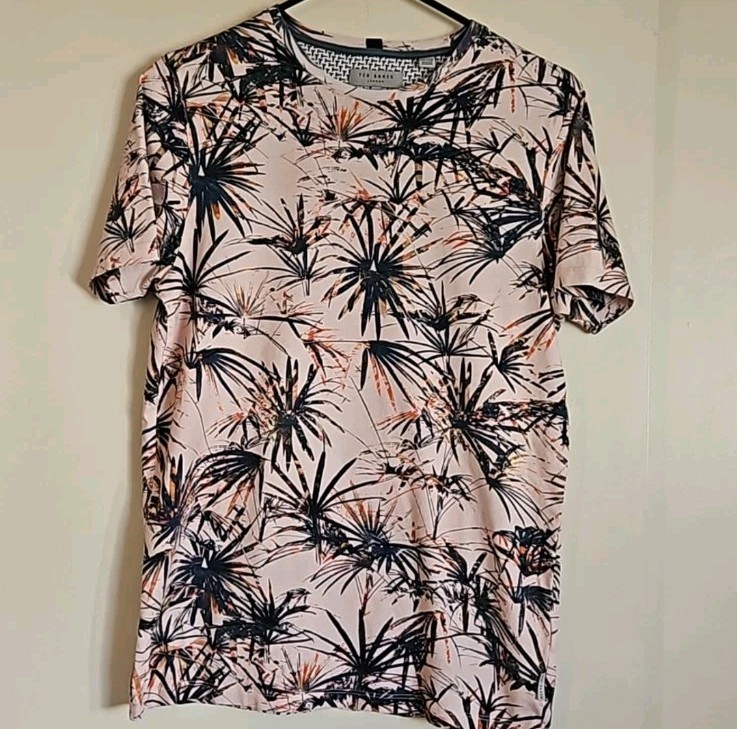 Ted Baker Men's Yorkii Tropical Tee Shirt Size 2 Short Sleeve Salmon Pull-On gallery