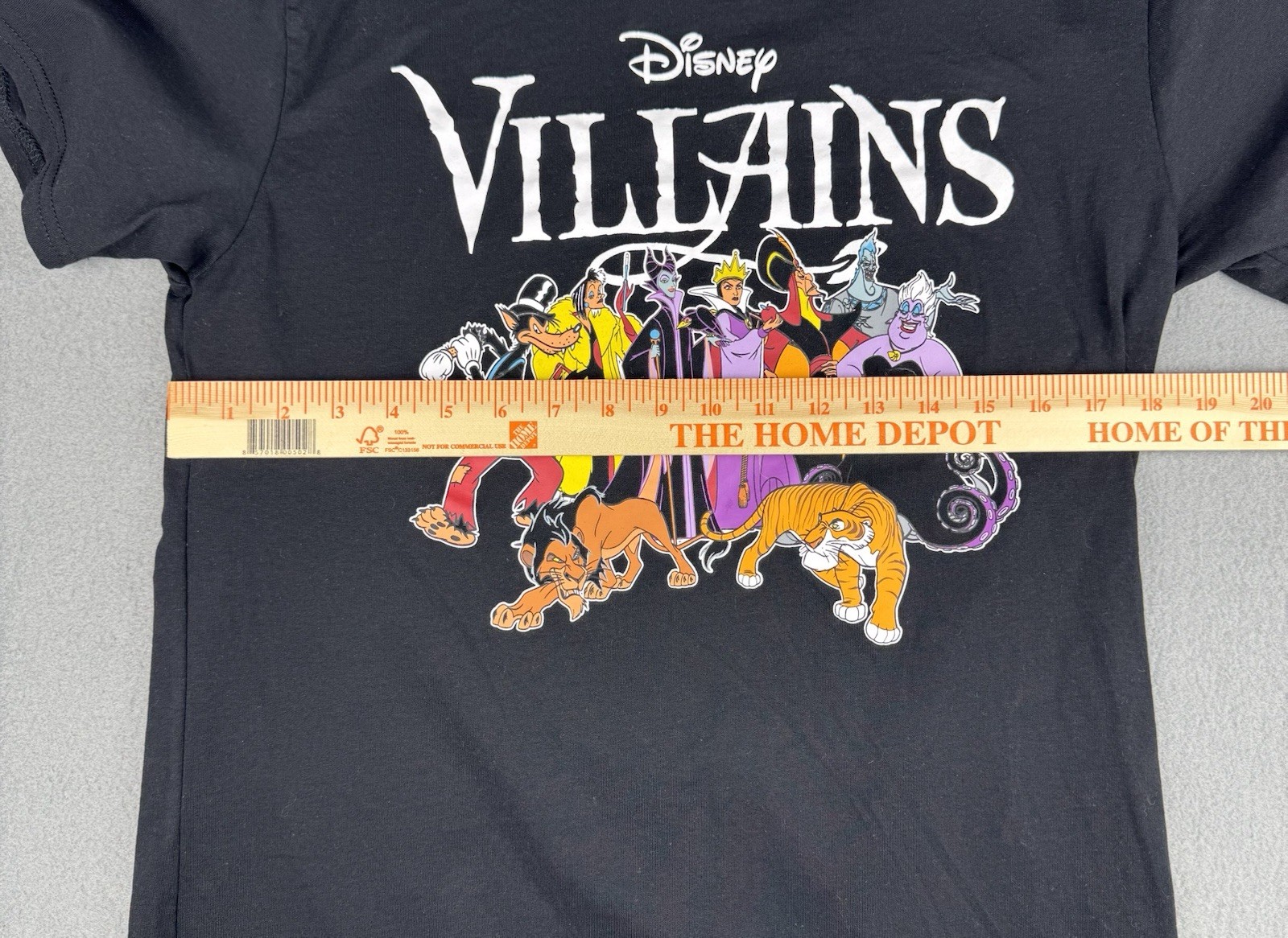 Disney Villains T-Shirt~Evil Queen~Scar~Hades~Ursula~Size Large~Great Condition gallery