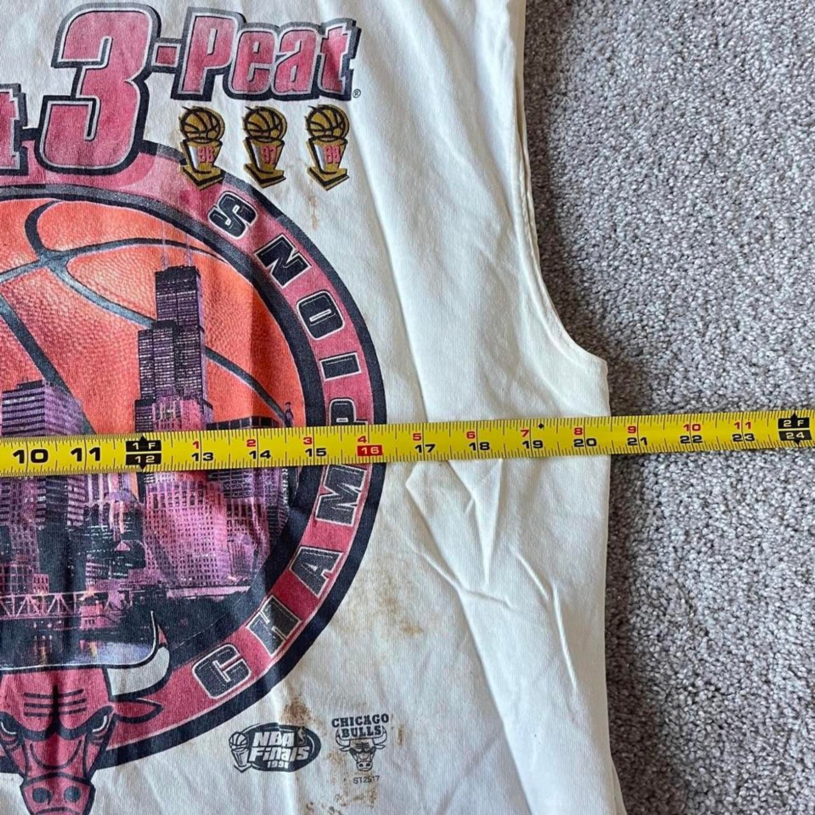 Vintage 1998 Starter Chicago Bulls Tank Top gallery
