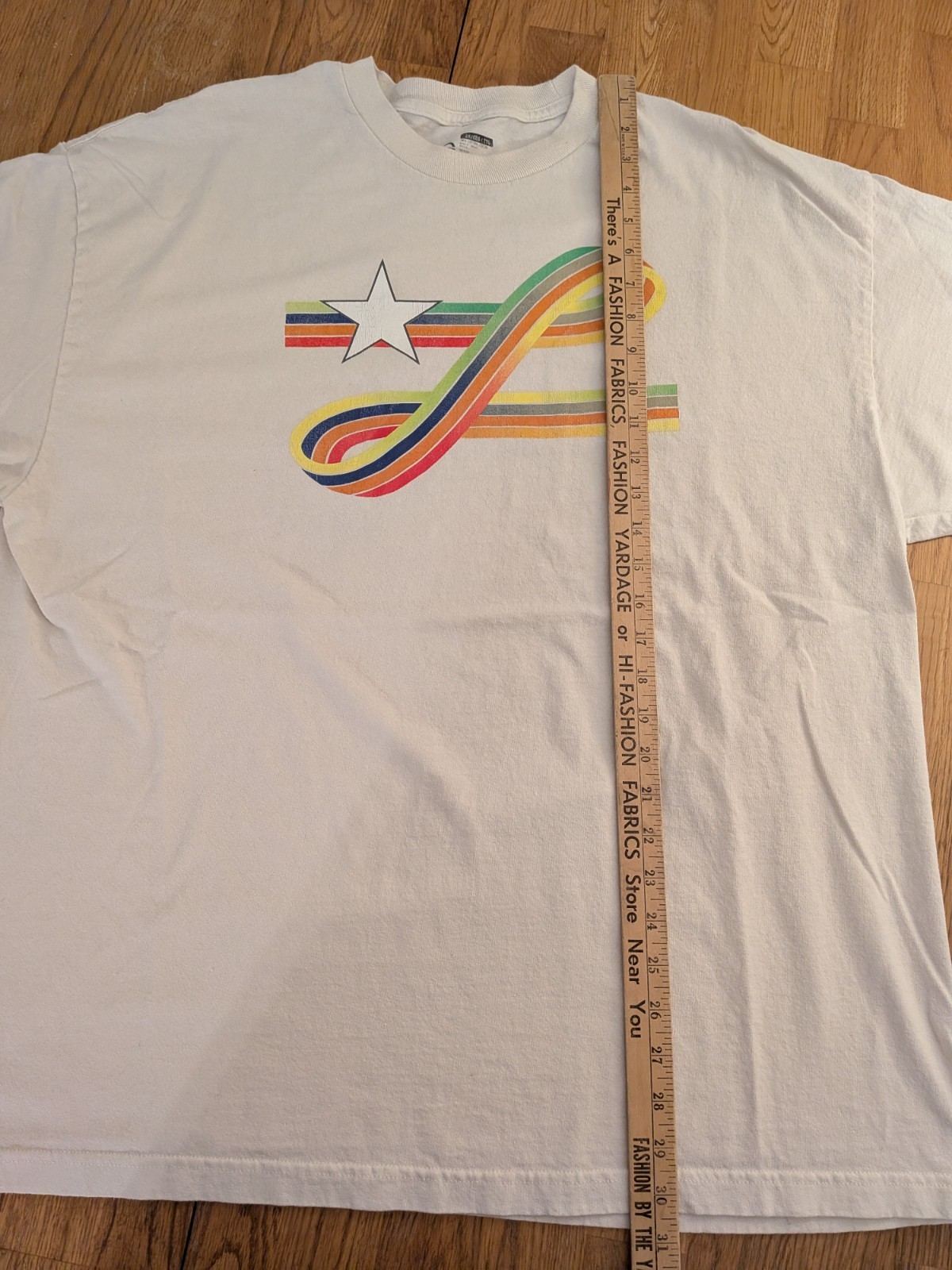 LRG Men’s 2XL White Heavy Cotton G500 Rainbow Star Graphic Crew Neck Tee gallery