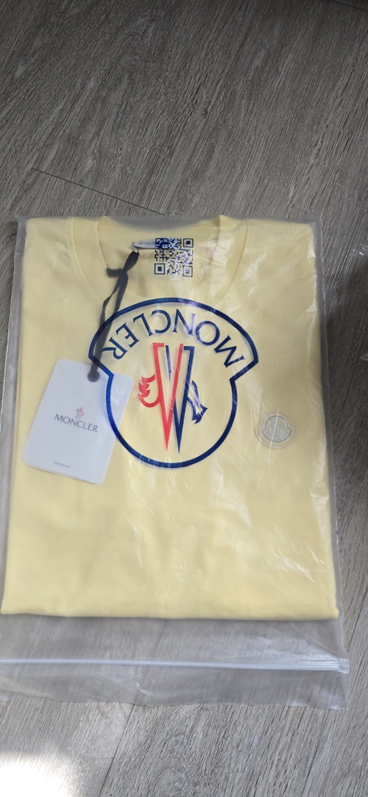 Moncler Men's Yellow Logo Crew Neck Short Sleeve Cotton T-Shirt L New w/ Tags gallery