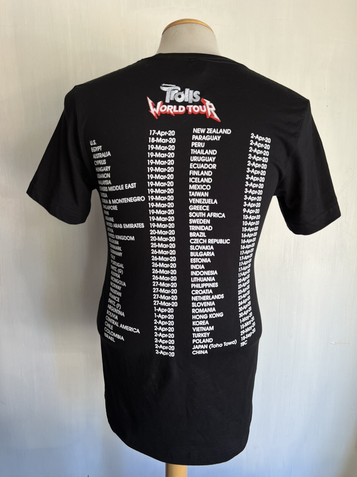 TROLLS WORLD TOUR (2020) Official Dreamworks Movie Dates Promo T-Shirt Sz Small gallery