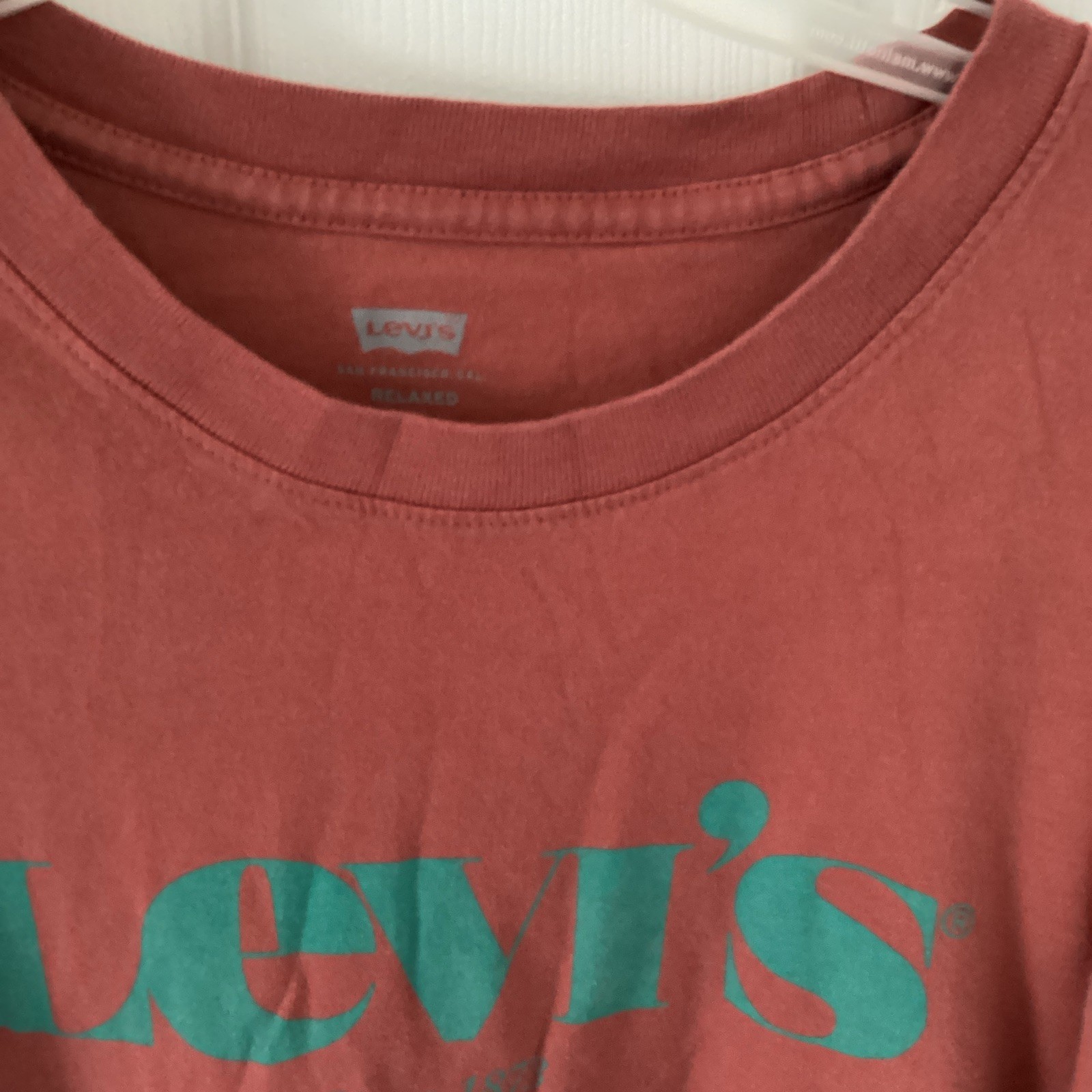 Levi's Relaxed Fit Logo Graphic Crew Neck T-Shirt Mens Red/Green Sz S gallery