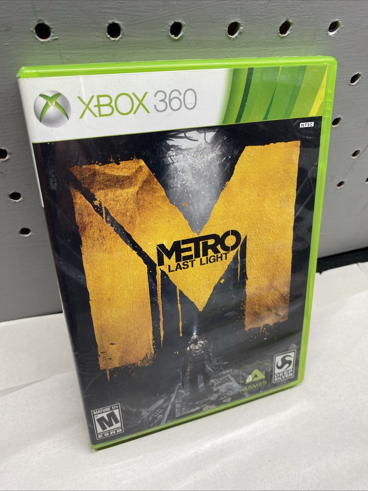 Metro: Last Light (Microsoft Xbox 360, 2013)