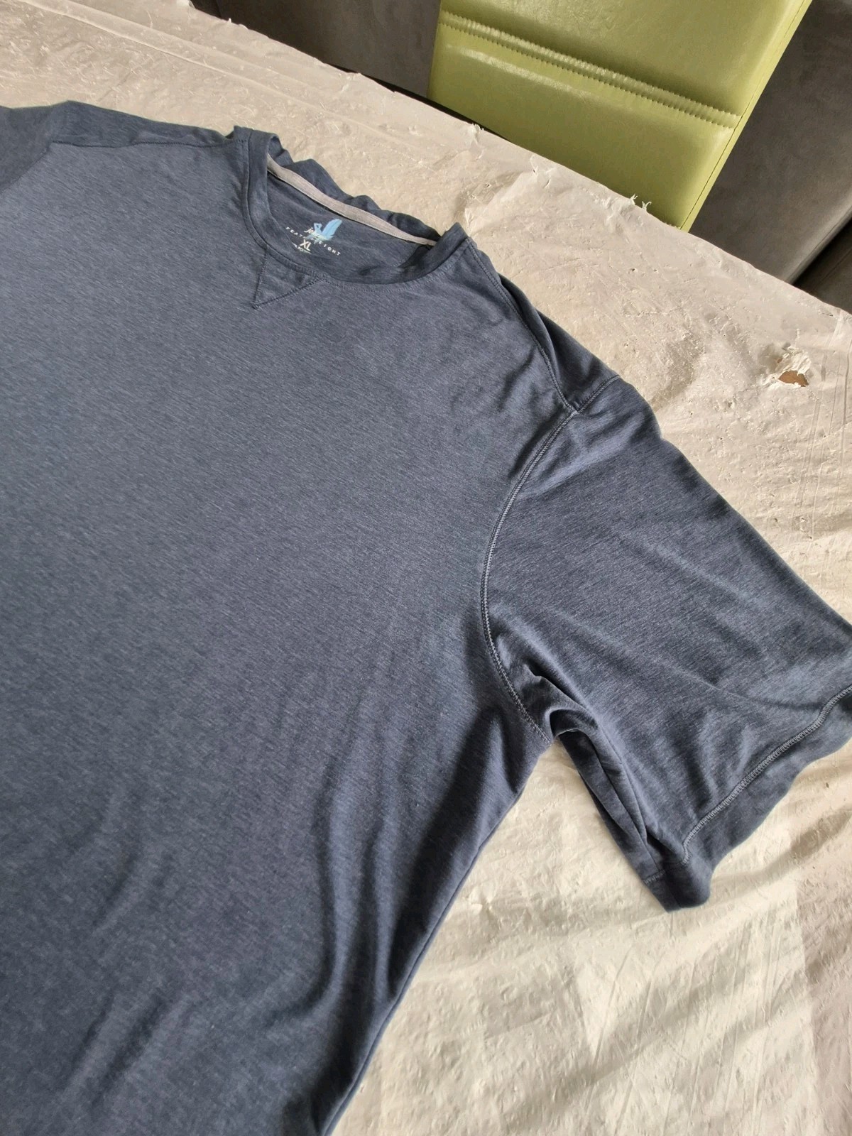 Johnnie-O Featherweight UPF 50 Short Sleeve Blue Tshirt Size XL gallery