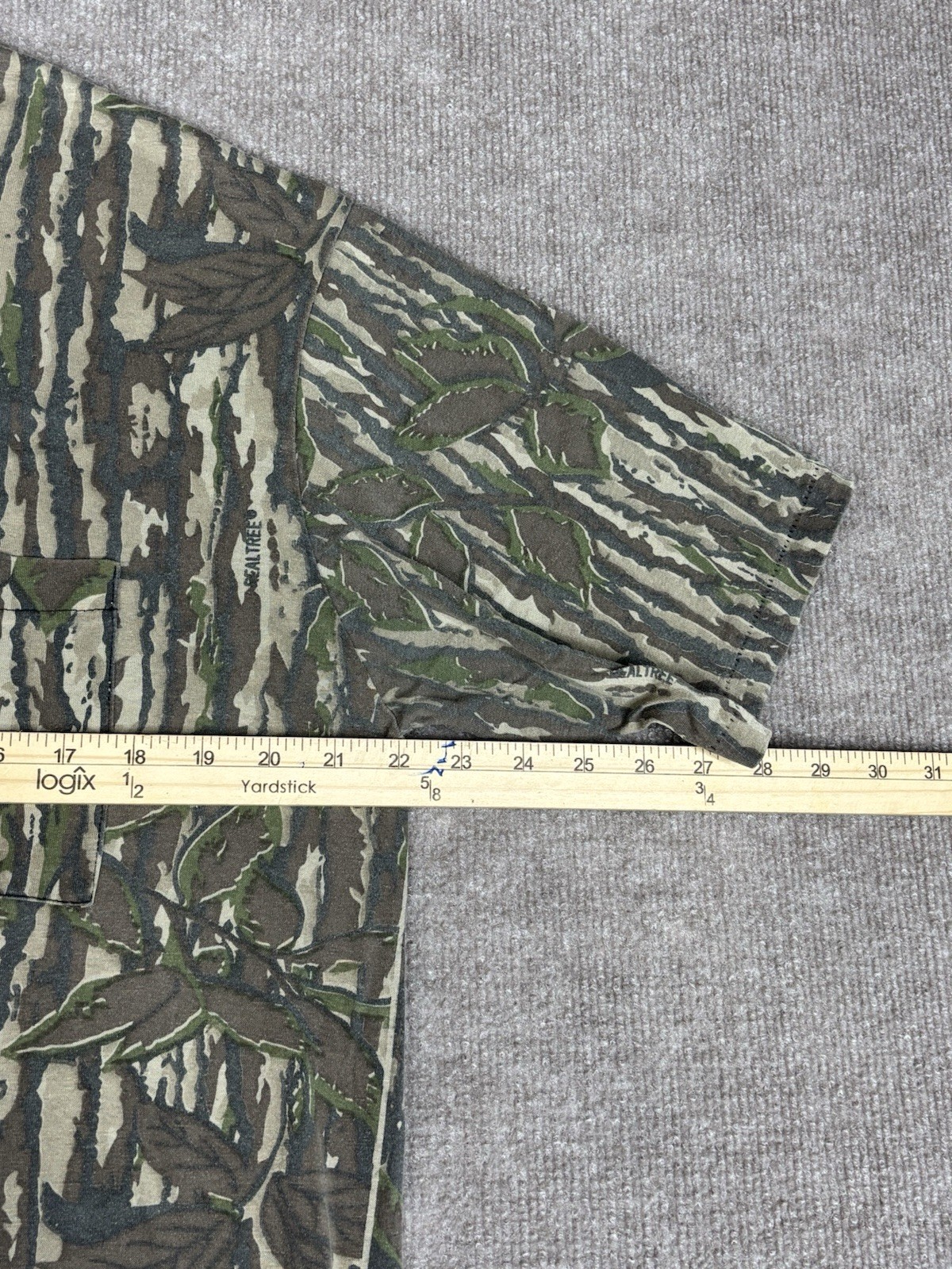 Vintage Realtree T-Shirt Mens Medium Camo Ringer USA Single Stitch Leaf 90s gallery