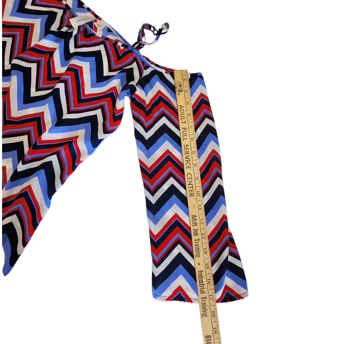 TACERA Open Shoulder With Strap Sleeves Women's Chevron Style Shirt Size Small gallery