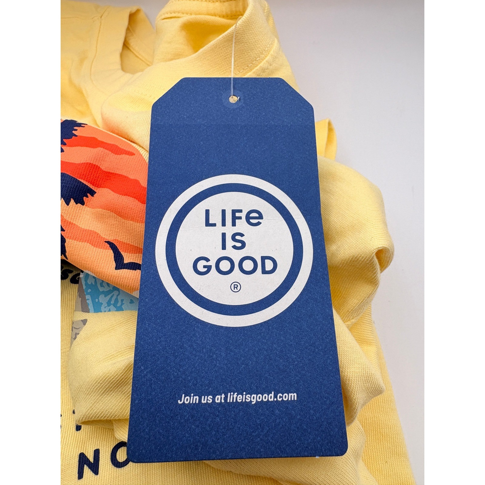 Life Is Good Mens Crusher Tee Yellow Sea Turtle Sunset Graphic T-Shirt Small NEW gallery