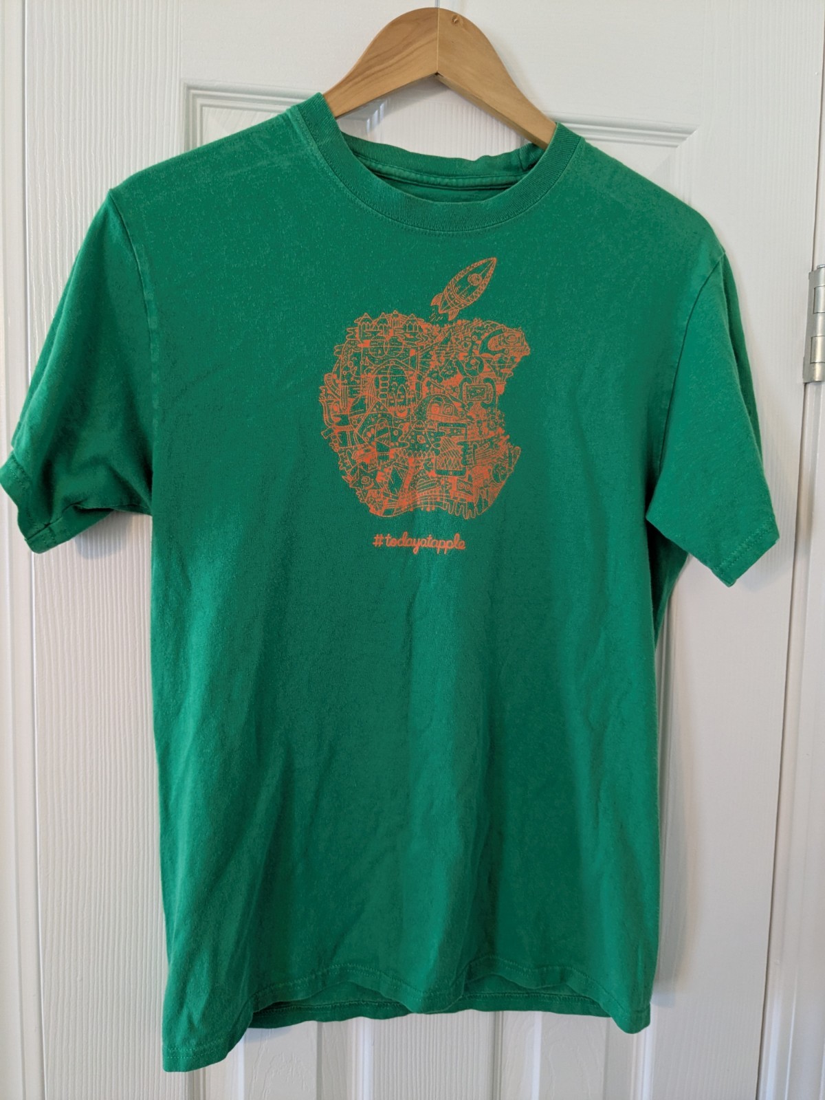 Apple Shirt Mens Medium Green Today at Apple Graphic Tee Event Promo gallery