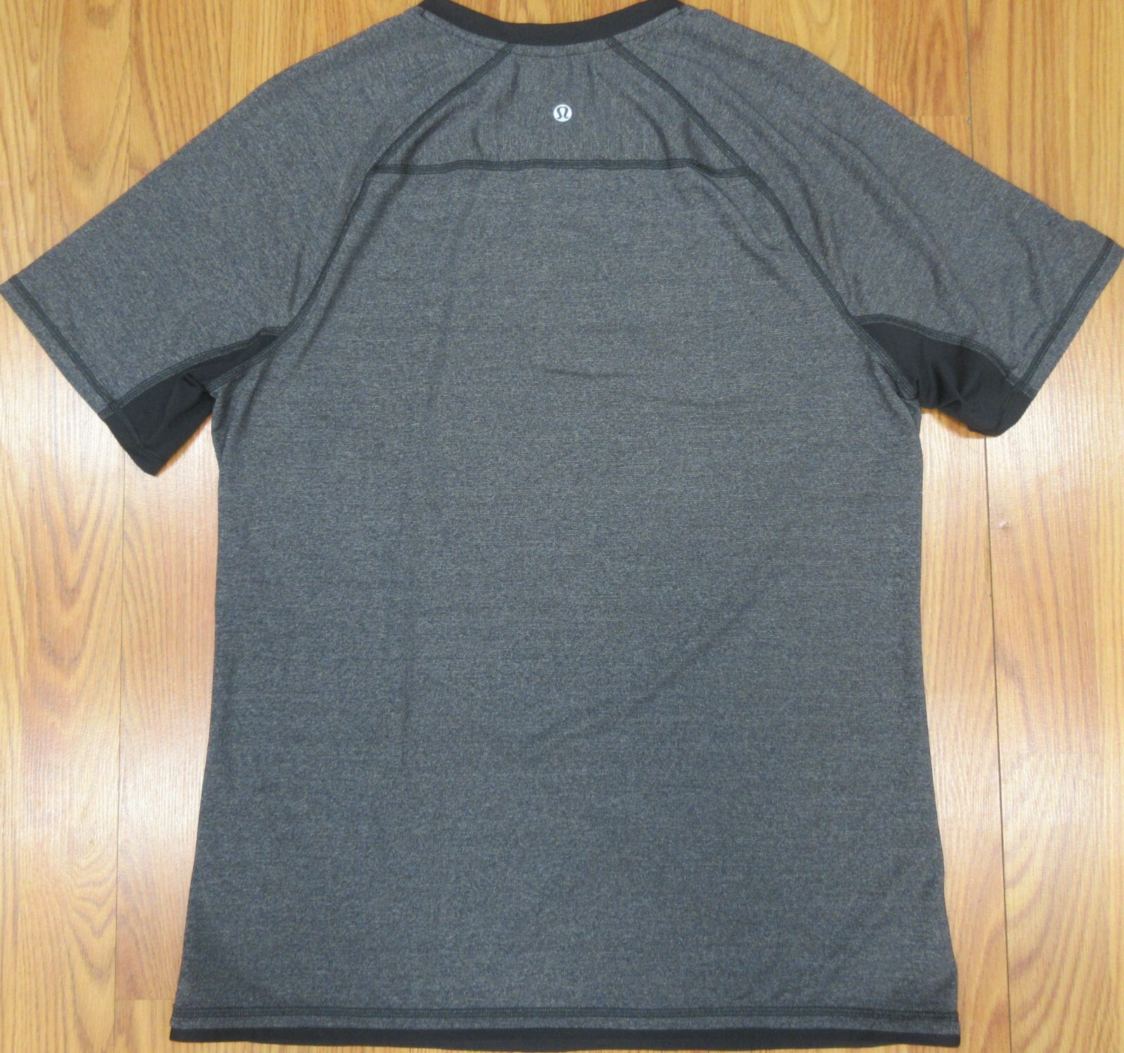 LULULEMON ATHLETICA T-SHIRT POLYESTER/SPANDEX GRAY & BLACK Sz MEDIUM, M gallery